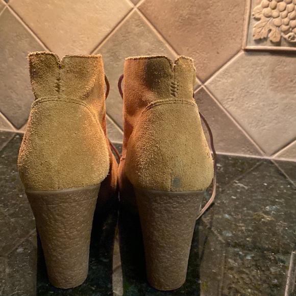 Ladies Timberland, suede heeled boots - Picture 3 of 5